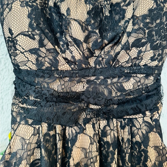 Ladies Elegant Black Lace Dress-Strapless - Picture 2 of 6